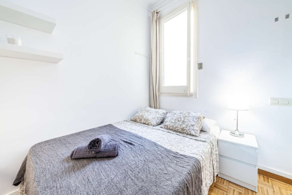 Carrer Balmes, Barcelona, B4H04 – room photo 1