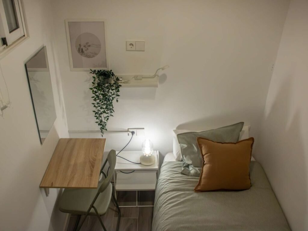 Carrer d'Avinyó, Barcelona, AVH01 – photo 2