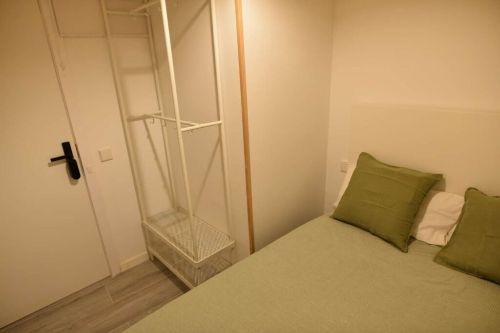 Carrer d'Avinyó, Barcelona, AVH05 – photo 2