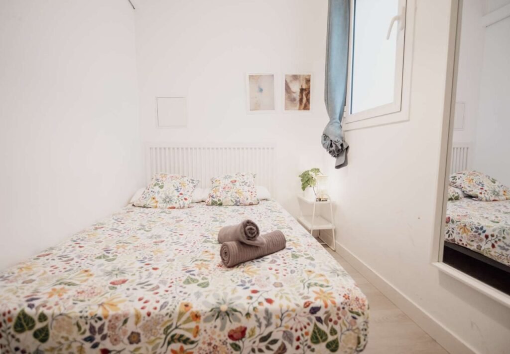 Carrer de Santa Madrona, Barcelona, SMH05 – photo 1