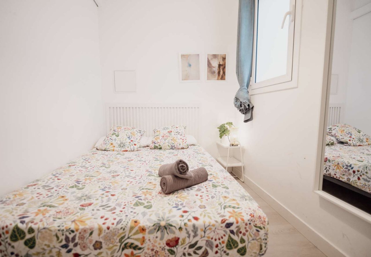 Carrer de Santa Madrona, Barcelona, SMH05 – photo 1