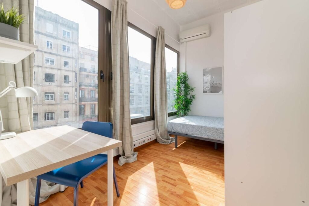 Ronda Universidad, Barcelona, Spain, RU1.4H04 – room photo 1
