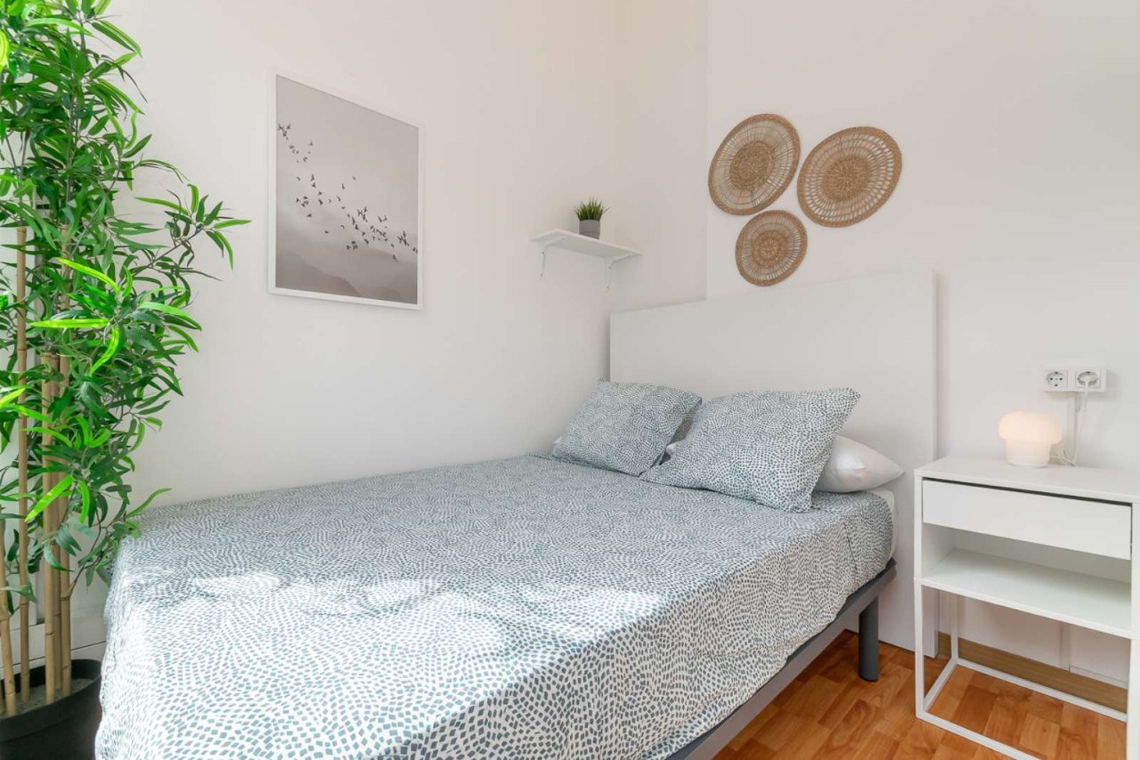 Ronda Universidad, Barcelona, Spain, RU1.4H04 – room photo 2