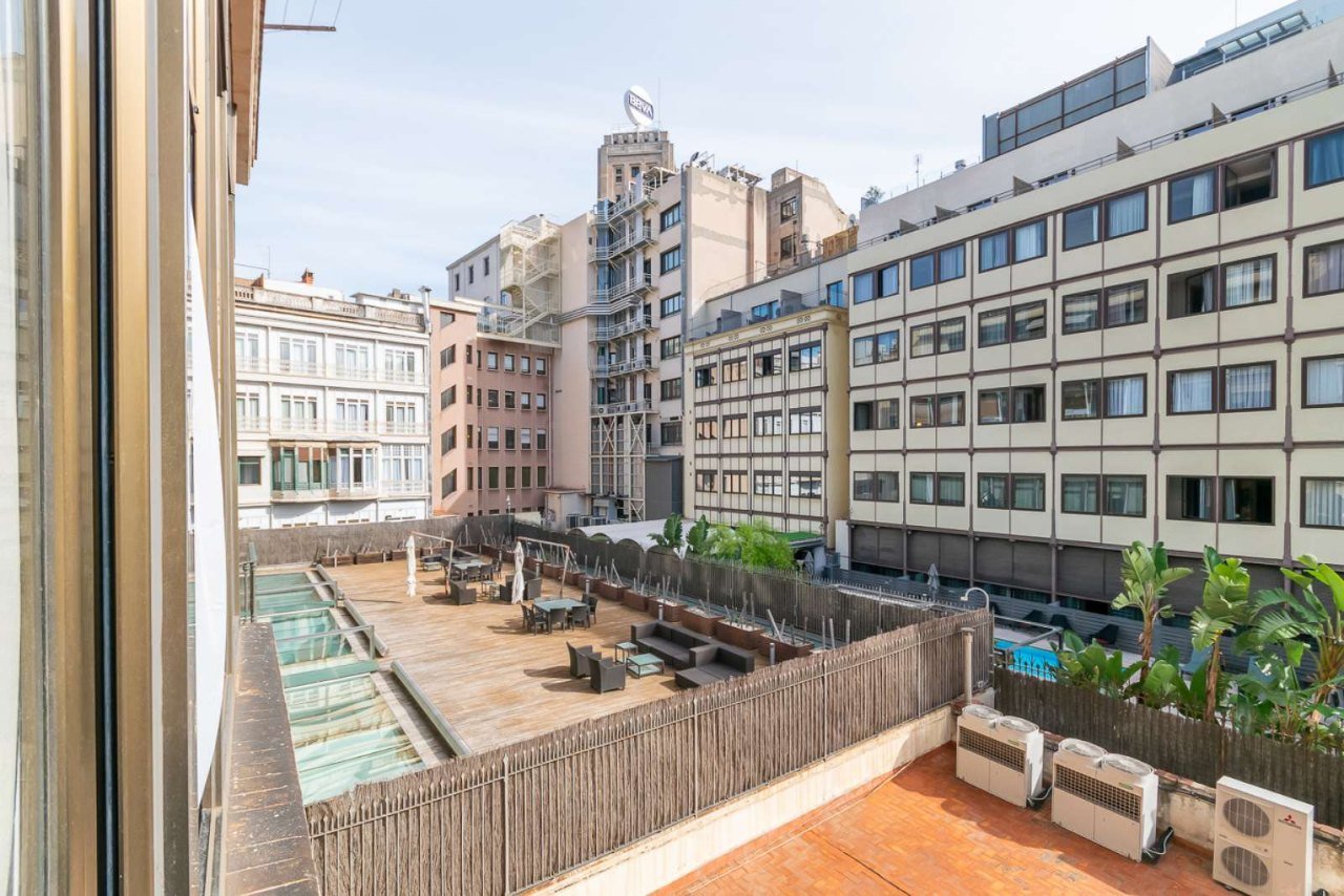 Ronda Universidad, Barcelona, Spain, RU1.4H04 – room photo 4
